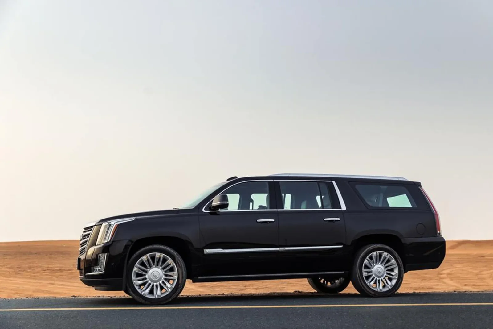 Huren Cadillac Escalade esv Grijs 2019 in Dubai