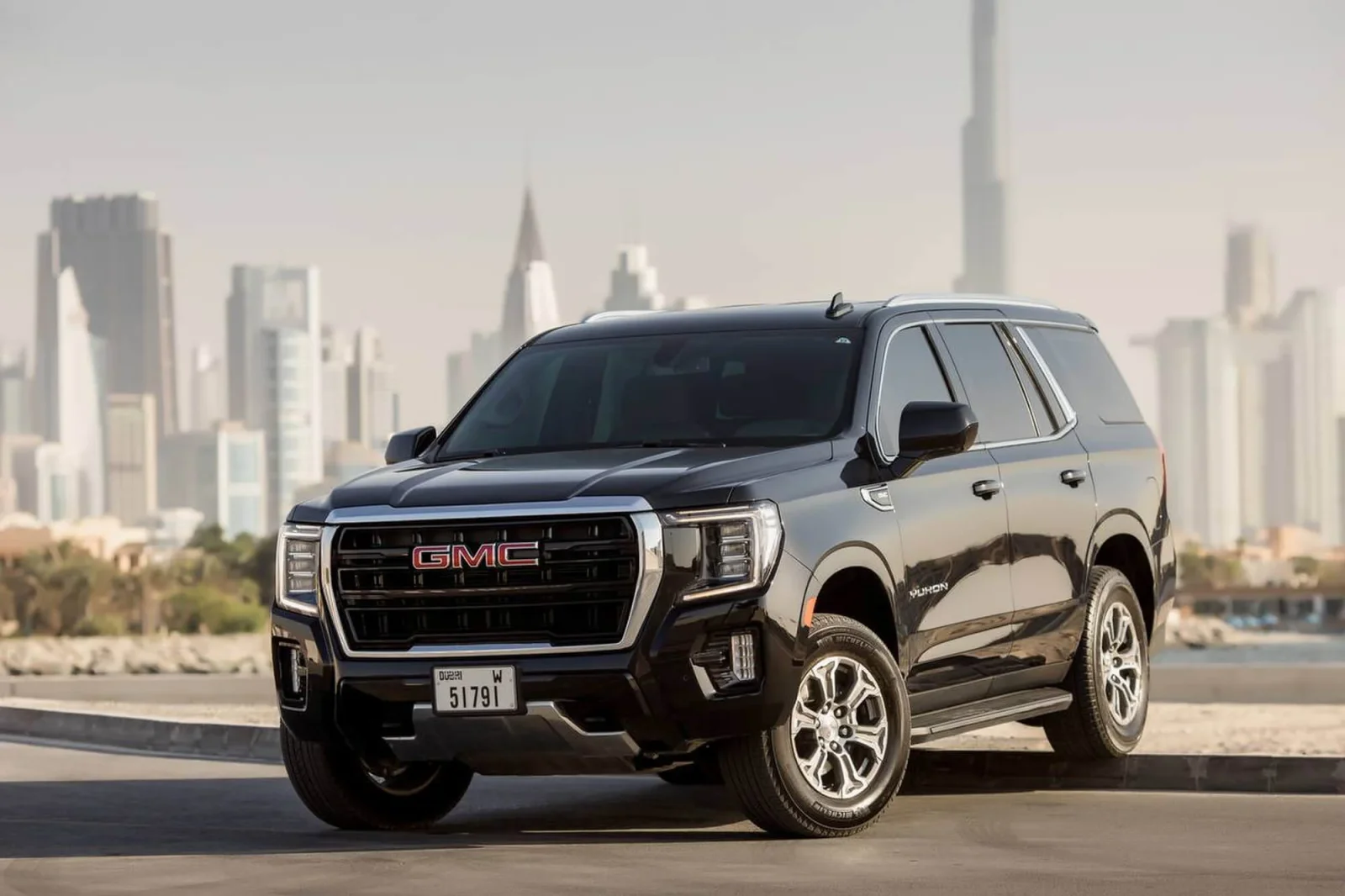 Alquiler GMC Yukon  Negro 2022 en Dubái