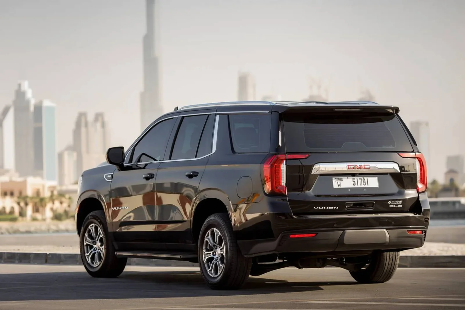 Alquiler GMC Yukon  Negro 2022 en Dubái