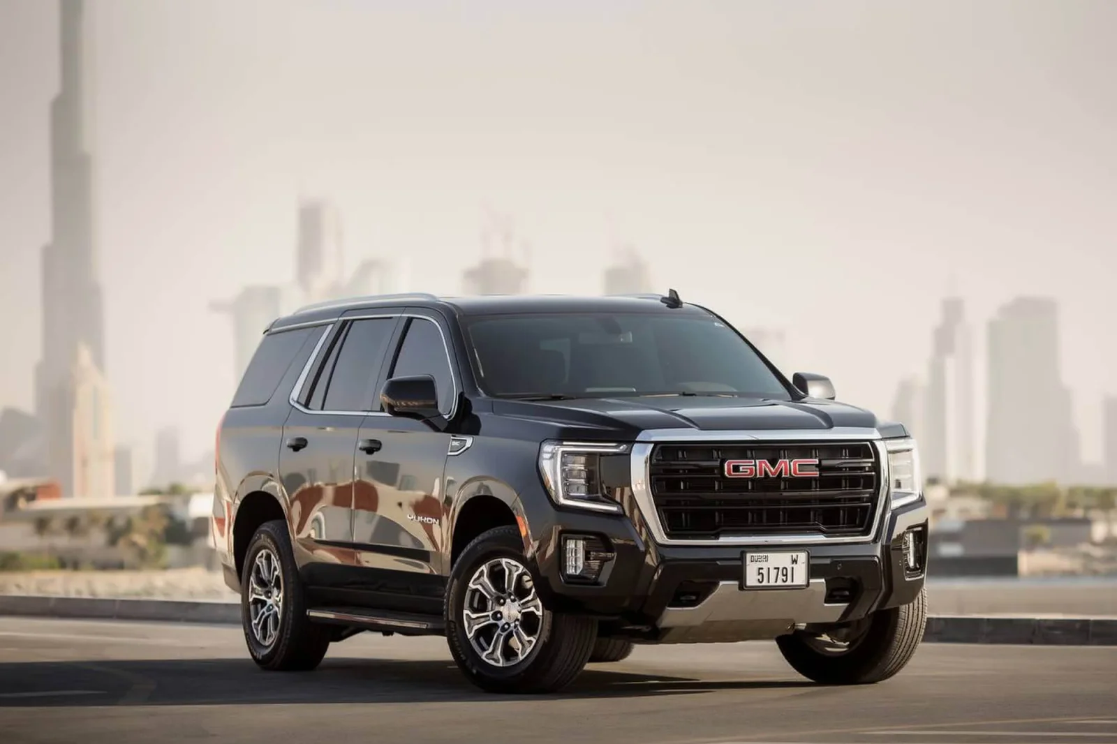 Alquiler GMC Yukon  Negro 2022 en Dubái
