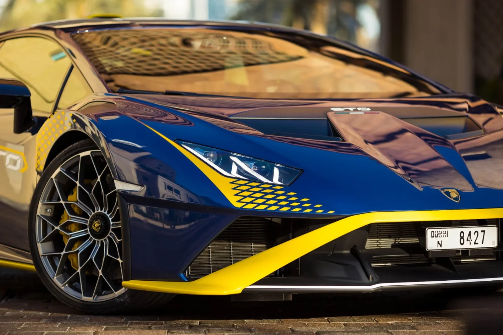 Alquiler Lamborghini Huracan STO Azul 2022 en Dubái