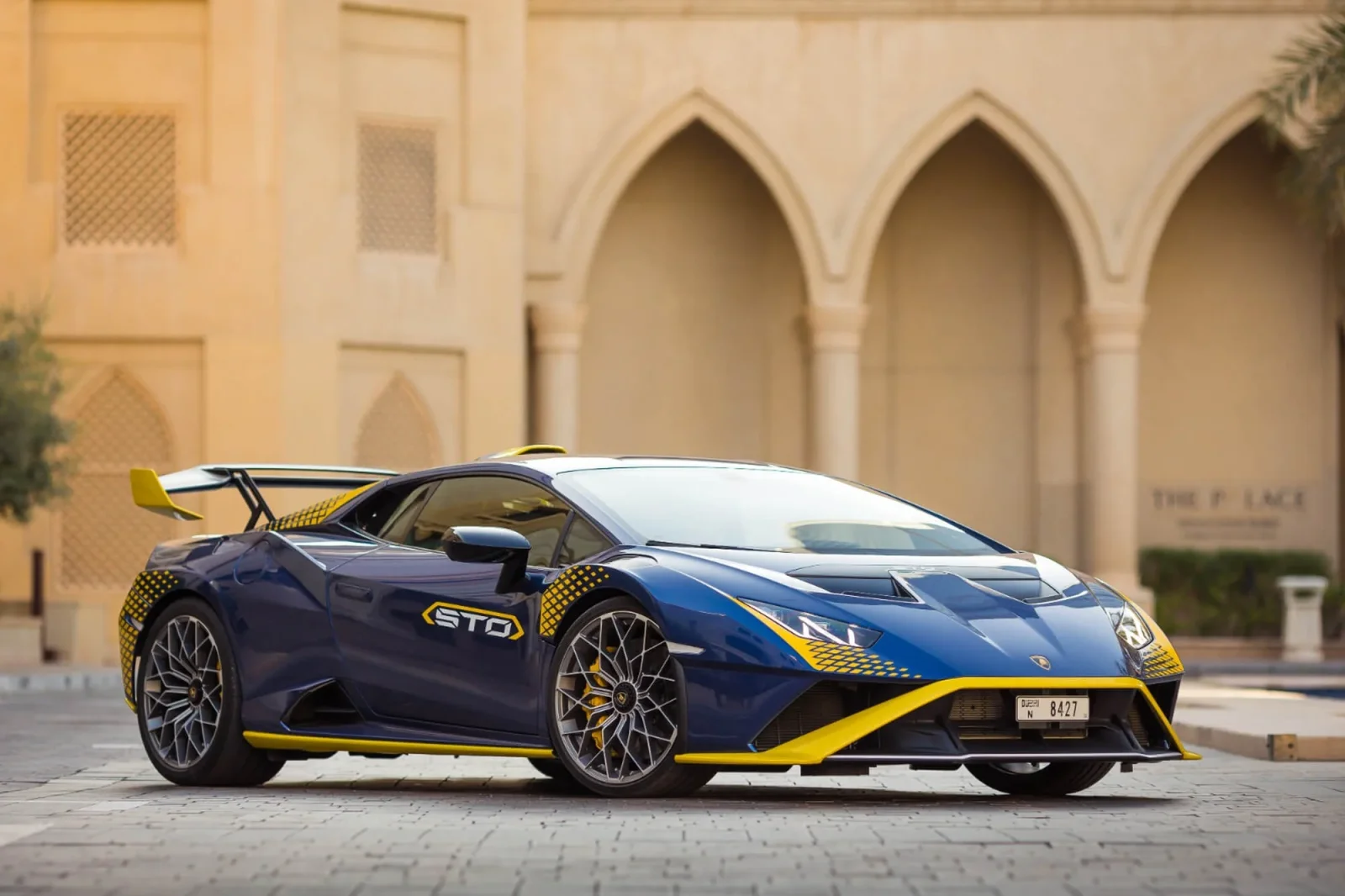 Alquiler Lamborghini Huracan STO Azul 2022 en Dubái