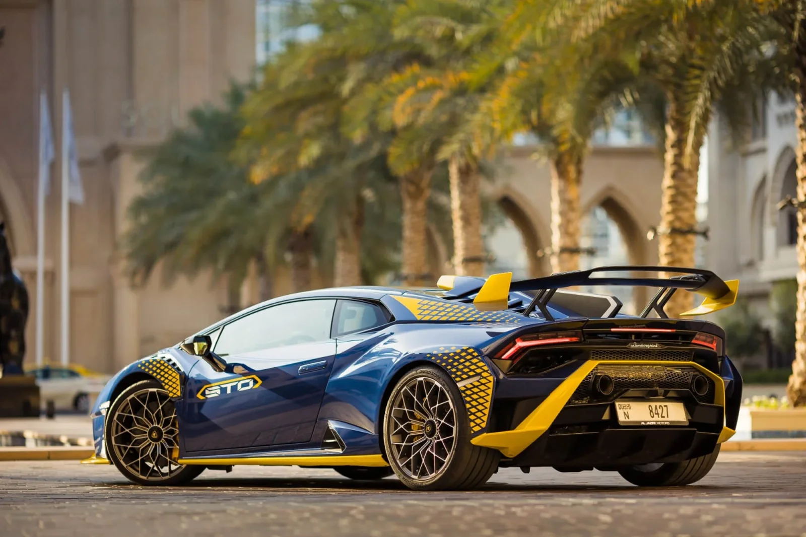 Alquiler Lamborghini Huracan STO Azul 2022 en Dubái