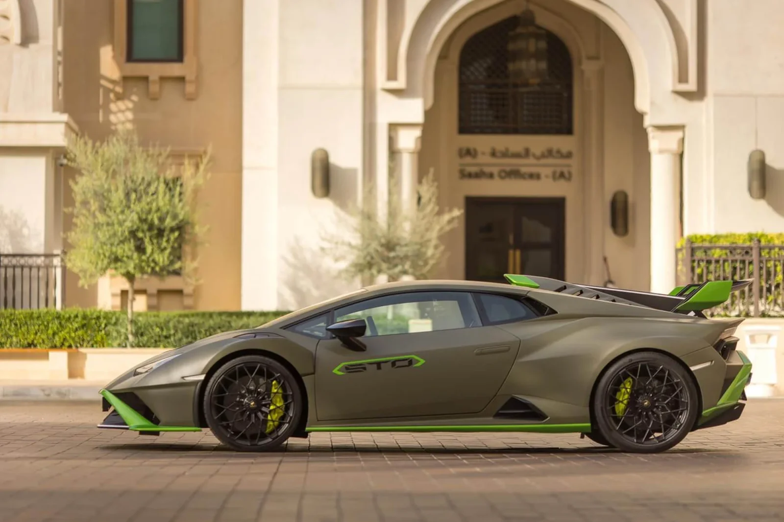 Miete Lamborghini Huracan STO Grün 2022 in der Dubai