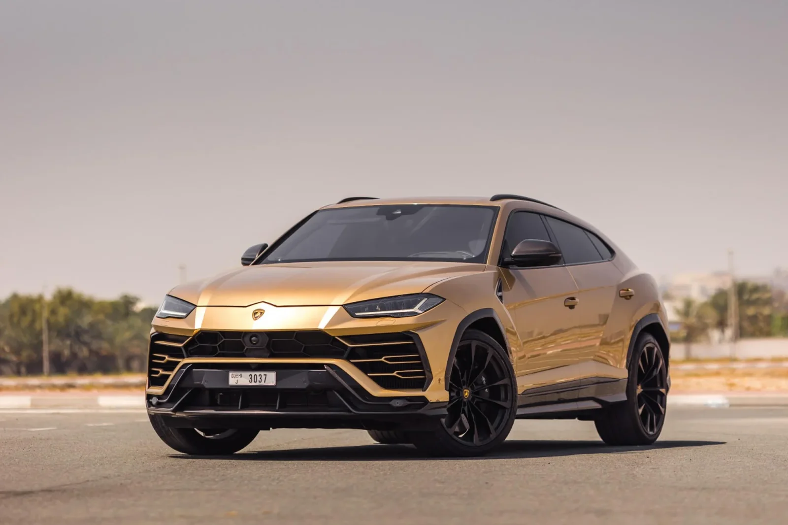 Аренда Lamborghini Urus  Золотой 2022 в Дубае