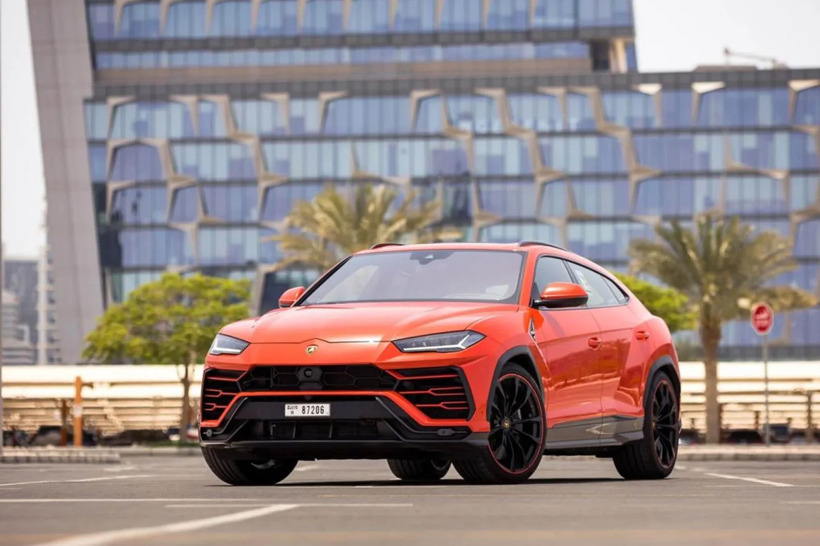 Miete Lamborghini Urus  Orange 2022 in der Dubai