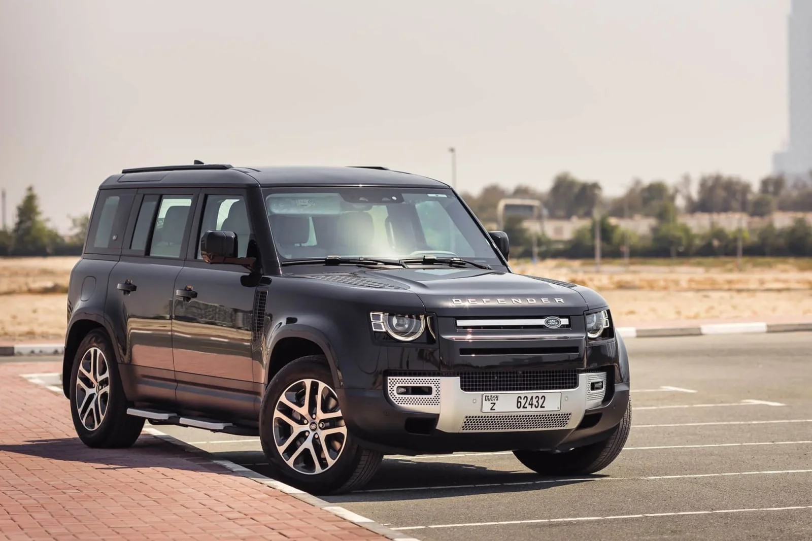 Affitto Land Rover Defender  Nero 2024 in Dubai