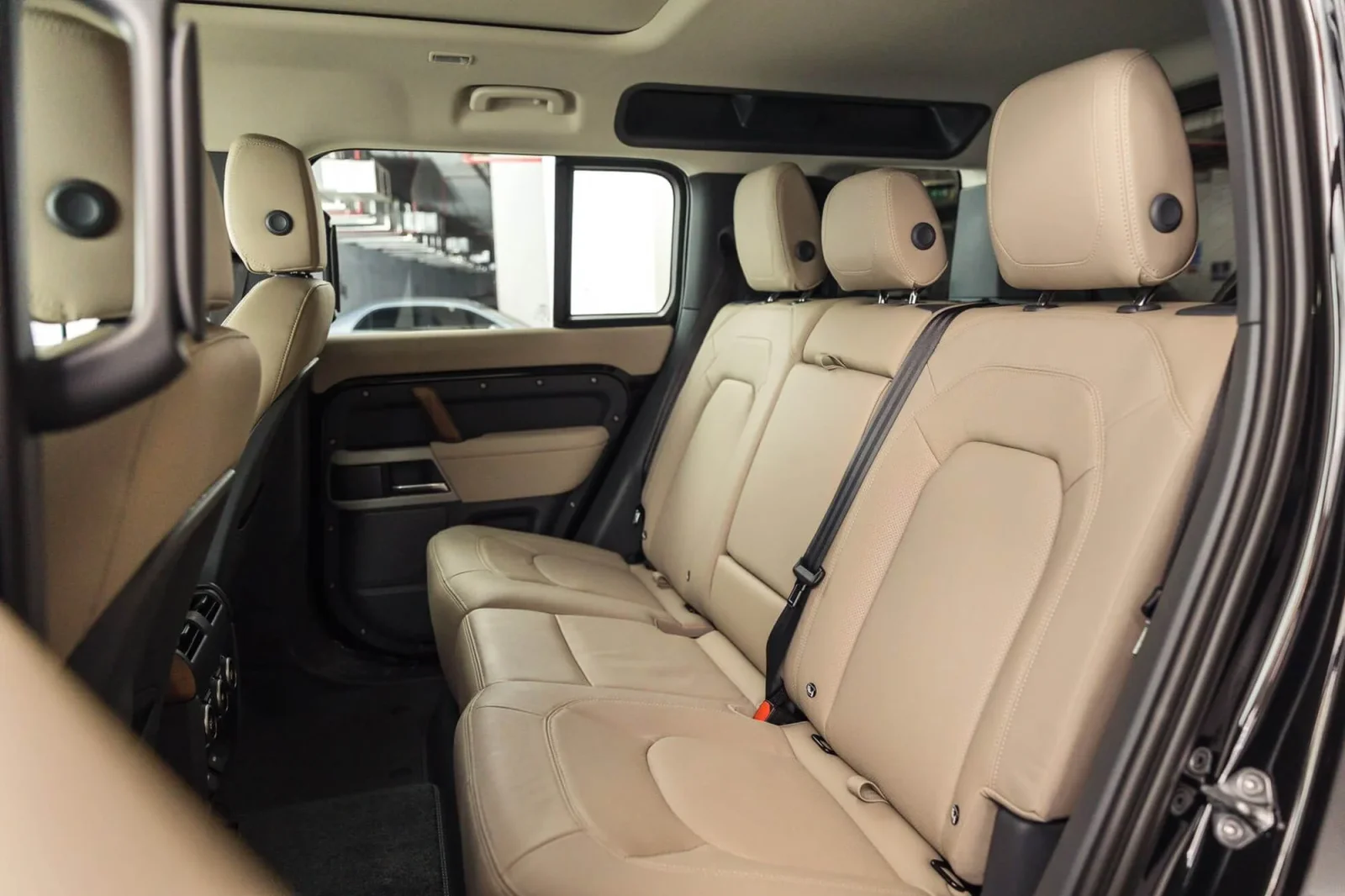 Affitto Land Rover Defender  Nero 2024 in Dubai