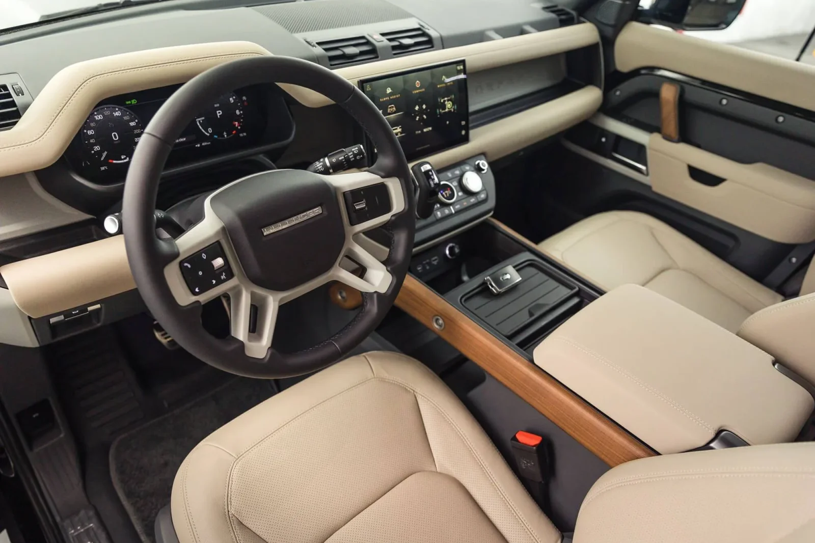 Affitto Land Rover Defender  Nero 2024 in Dubai