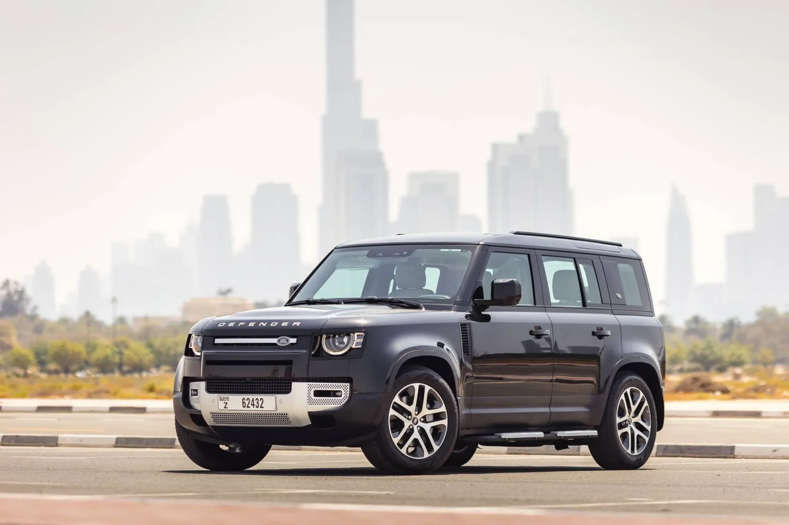 Affitto Land Rover Defender  Nero 2024 in Dubai