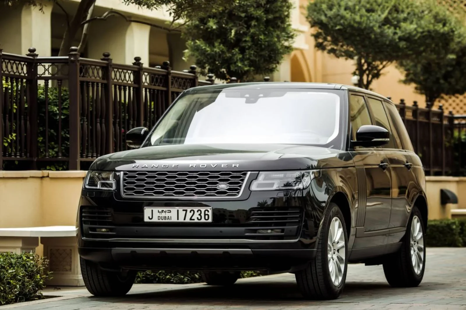 Kiralık Land Rover Range Rover  Siyah 2019 içinde Dubai