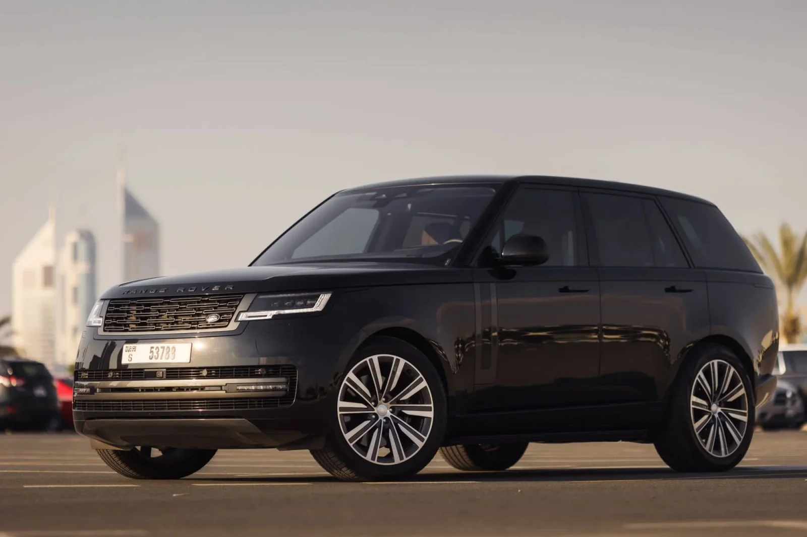 Kiralık Land Rover Range Rover  Siyah 2023 içinde Dubai