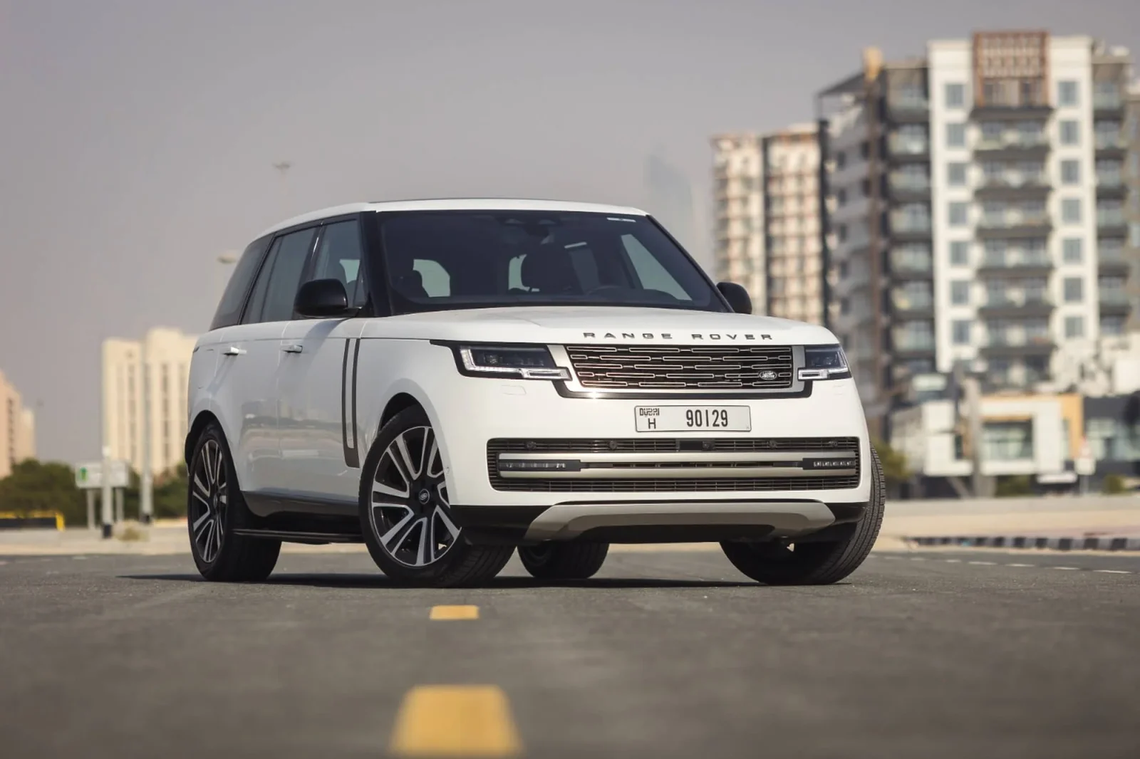 Kiralık Land Rover Range Rover  Beyaz 2023 içinde Dubai