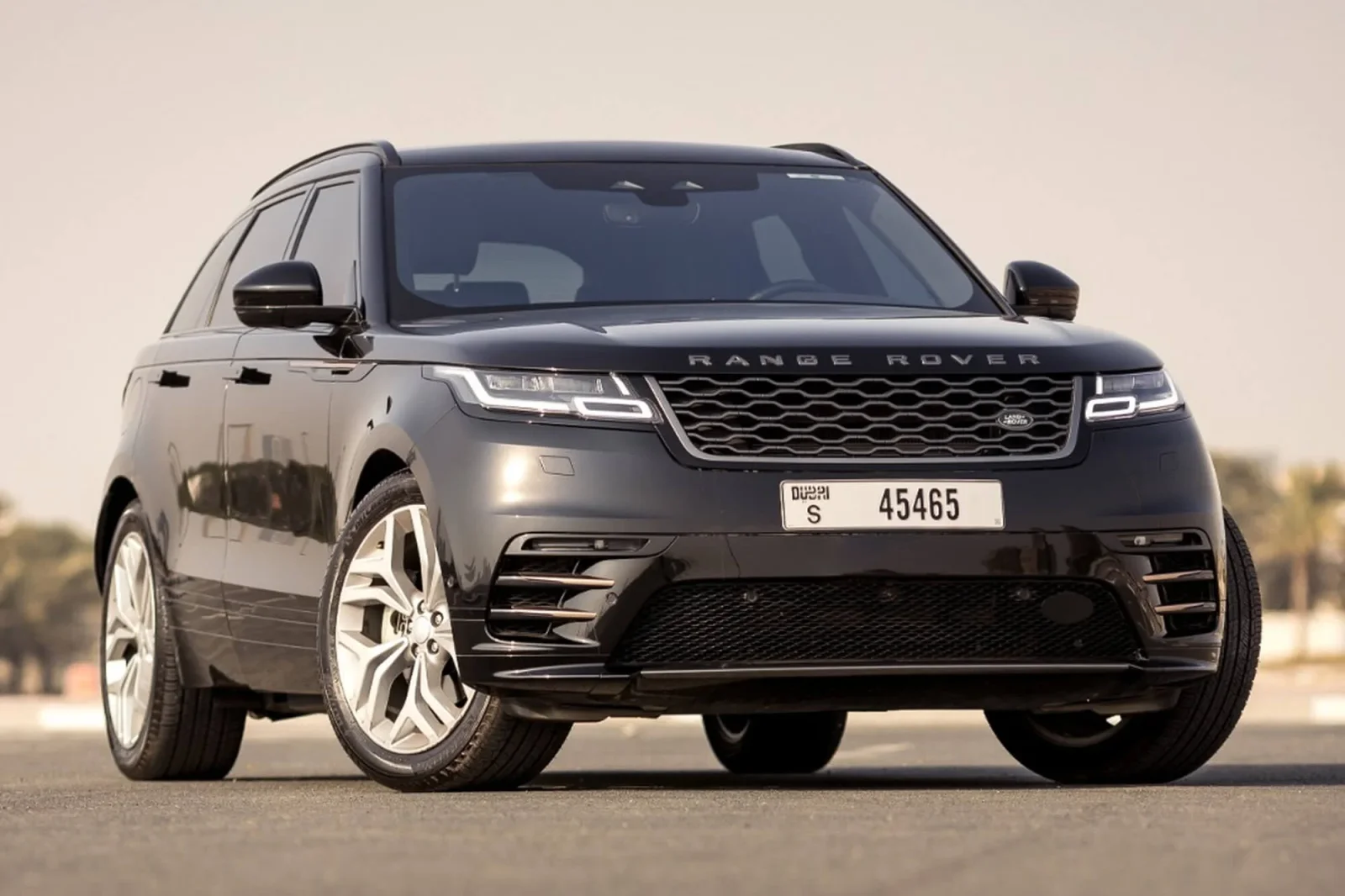 Miete Land Rover Range Rover Velar  Schwarz 2022 in der Dubai