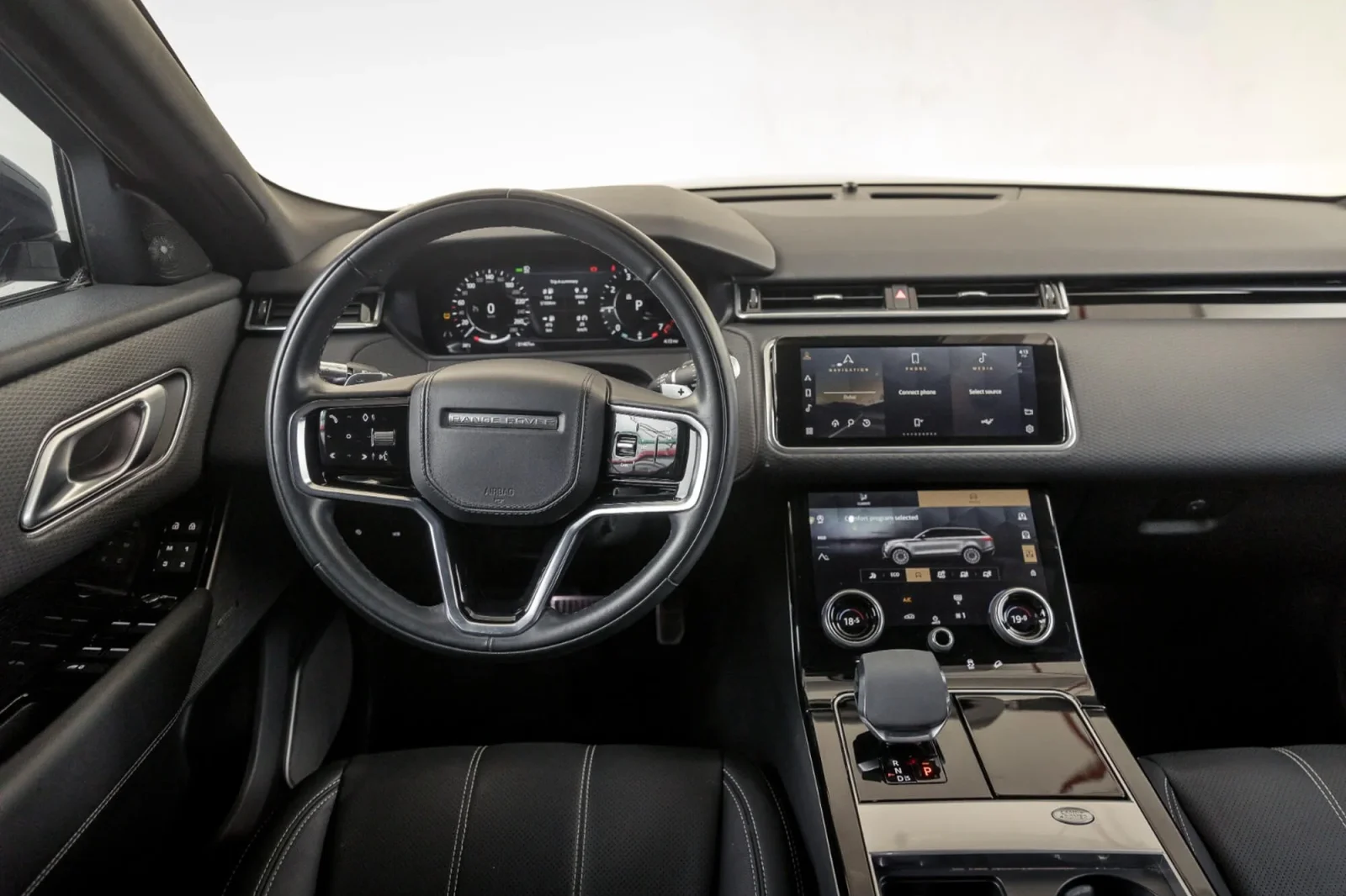 Miete Land Rover Range Rover Velar  Schwarz 2022 in der Dubai