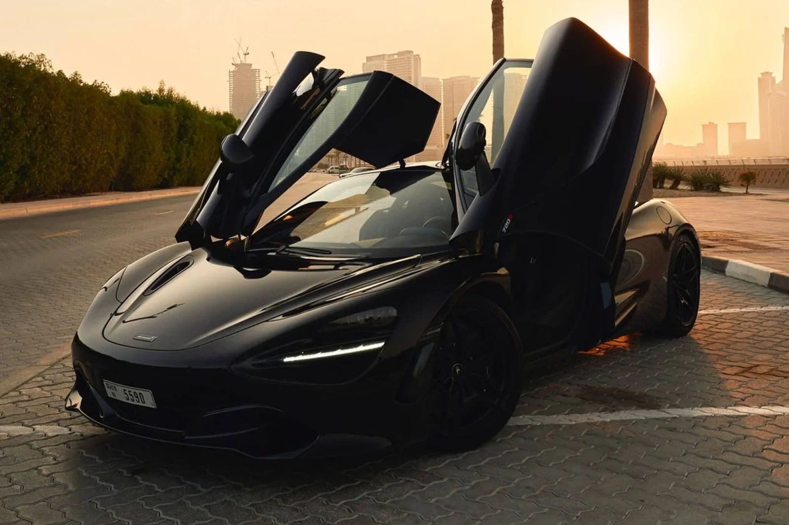 Miete McLaren 720S  Schwarz 2021 in der Dubai