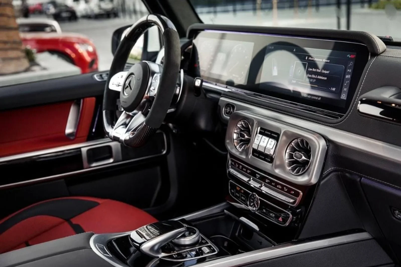 Huren Mercedes-Benz G-Class  Wit 2022 in Dubai