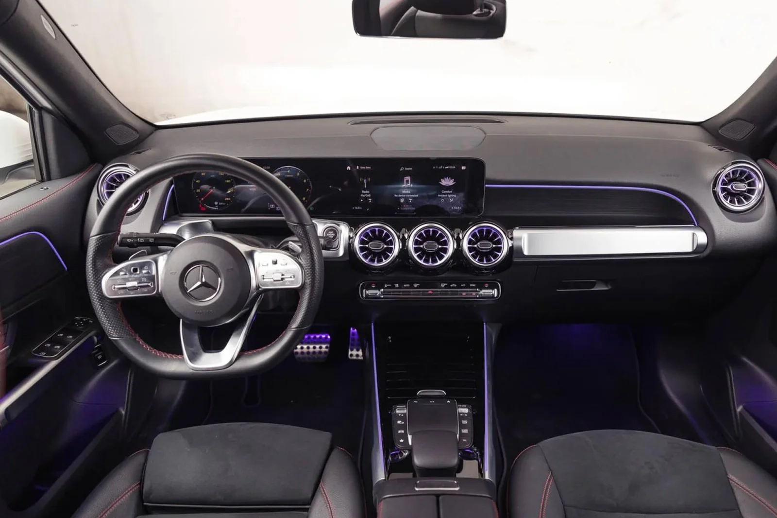 Miete Mercedes-Benz GLB-Class  Weiß 2022 in der Dubai