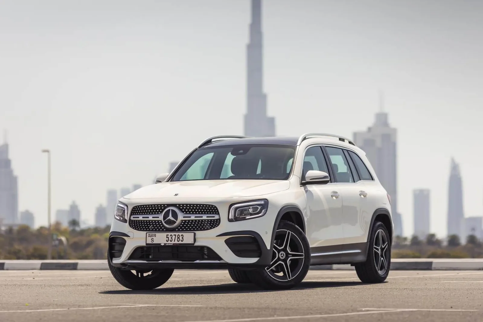 Kiralık Mercedes-Benz GLB-Class  Beyaz 2022 içinde Dubai