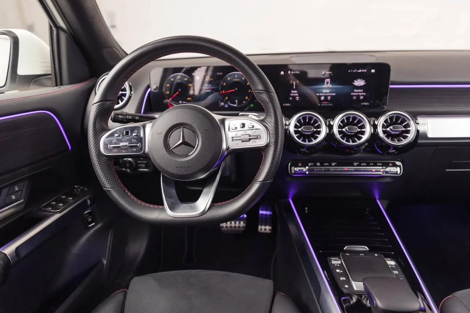 Miete Mercedes-Benz GLB-Class  Weiß 2022 in der Dubai