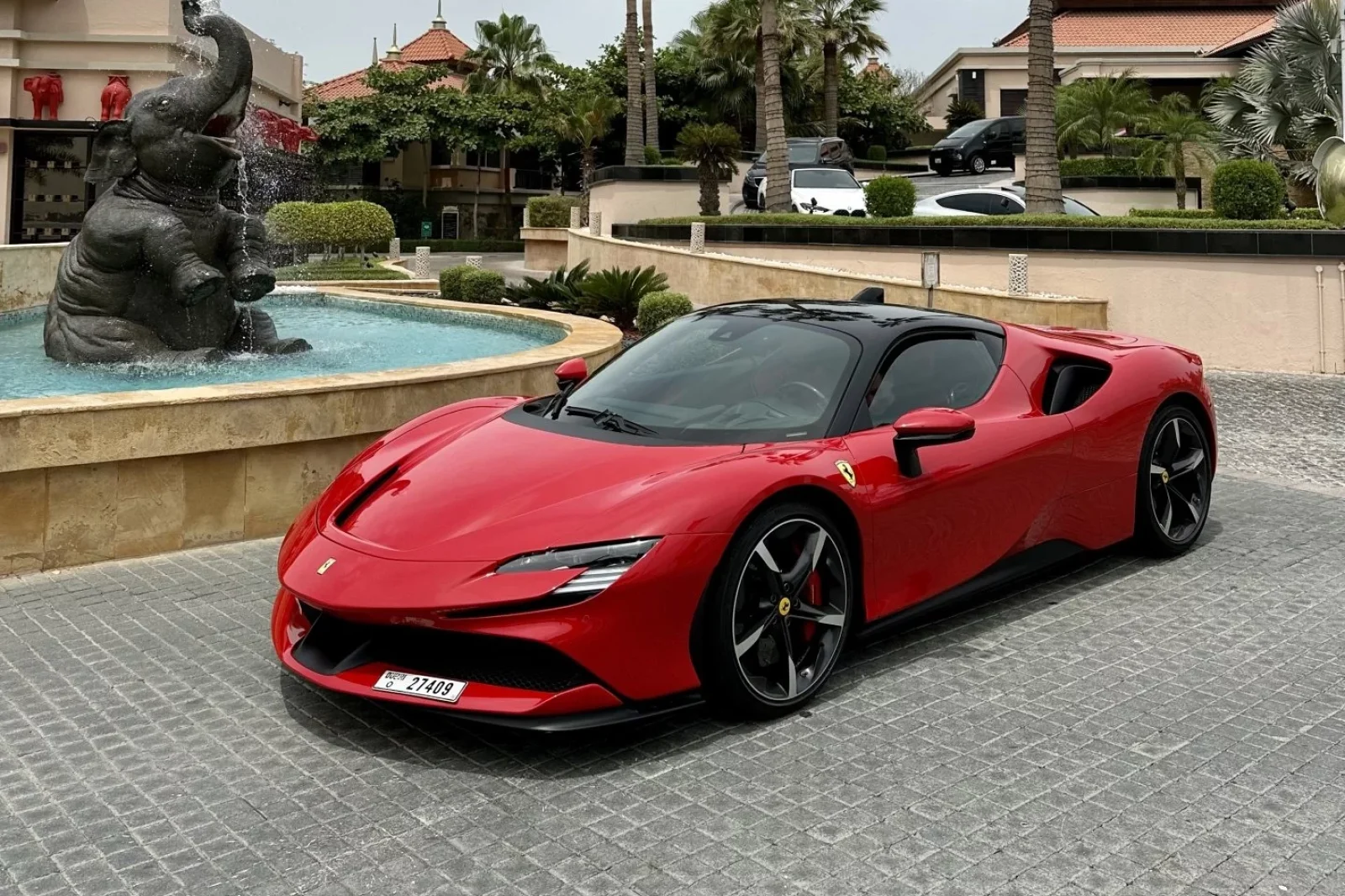 Kiralık Ferrari SF90 Stradale  Kırmızı 2021 içinde Dubai