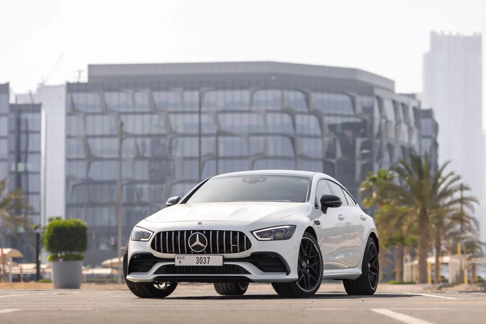 Kiralık Mercedes-Benz AMG GT  Beyaz 2022 içinde Dubai