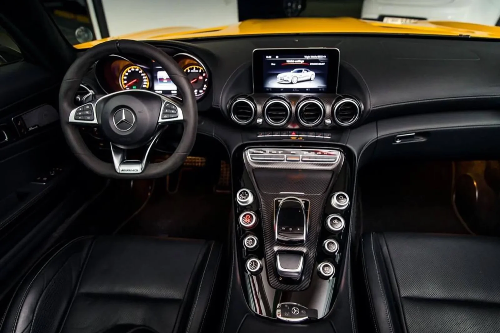 Аренда Mercedes-Benz AMG GT GTC Желтый 2019 в Дубае