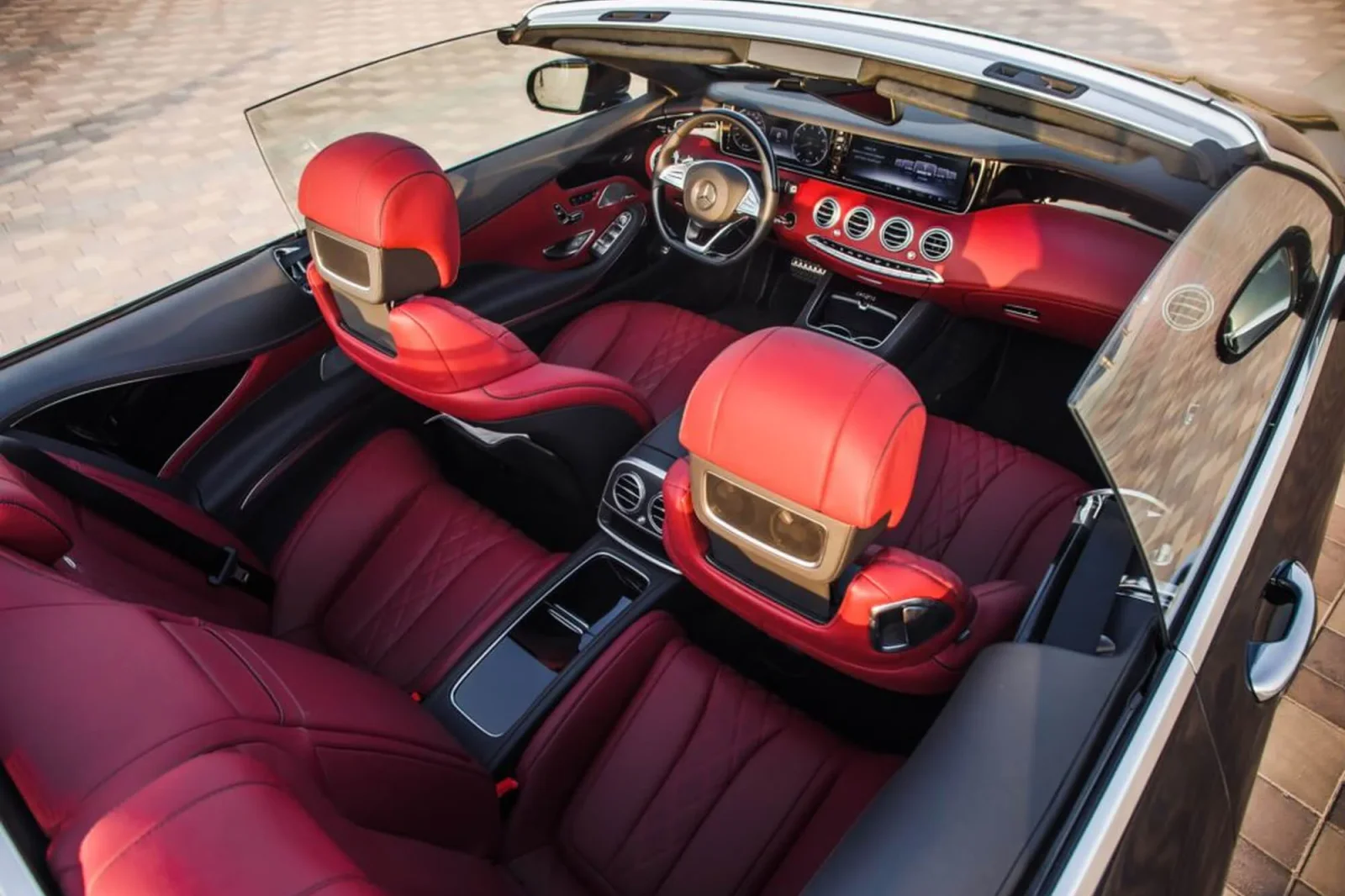 Loyer Mercedes-Benz S-Class  Noir 2017 en Dubai