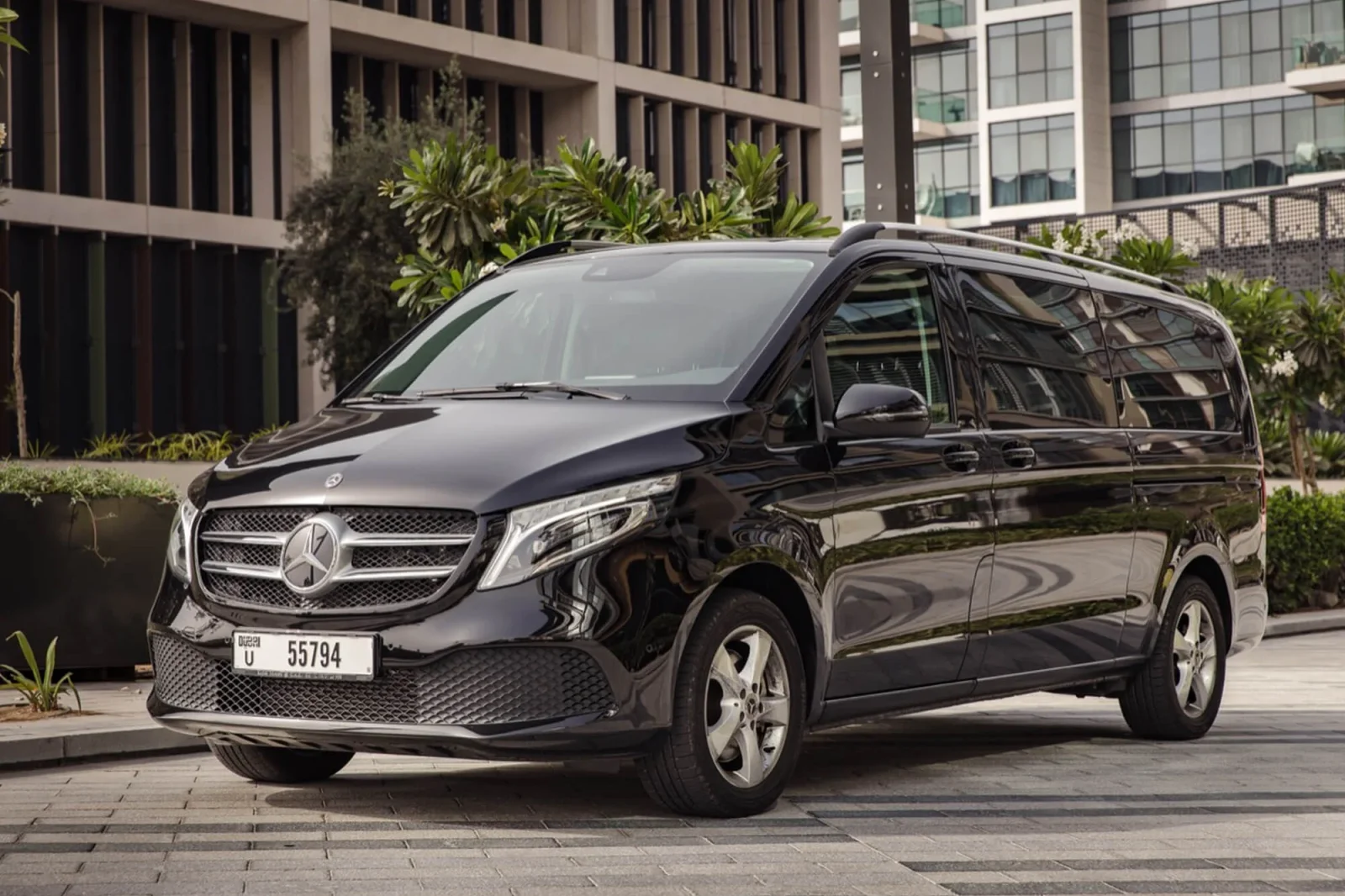 Loyer Mercedes-Benz Viano  Noir 2020 en Dubai