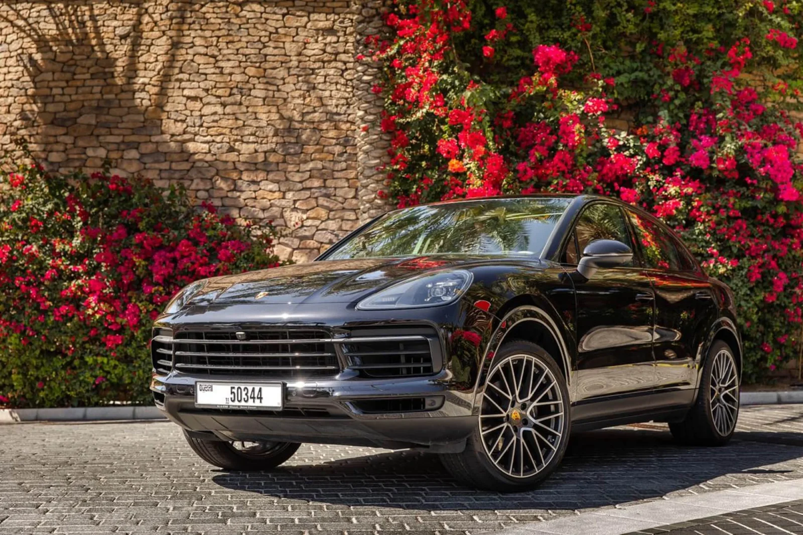 Kiralık Porsche Cayenne Coupe  Siyah 2020 içinde Dubai