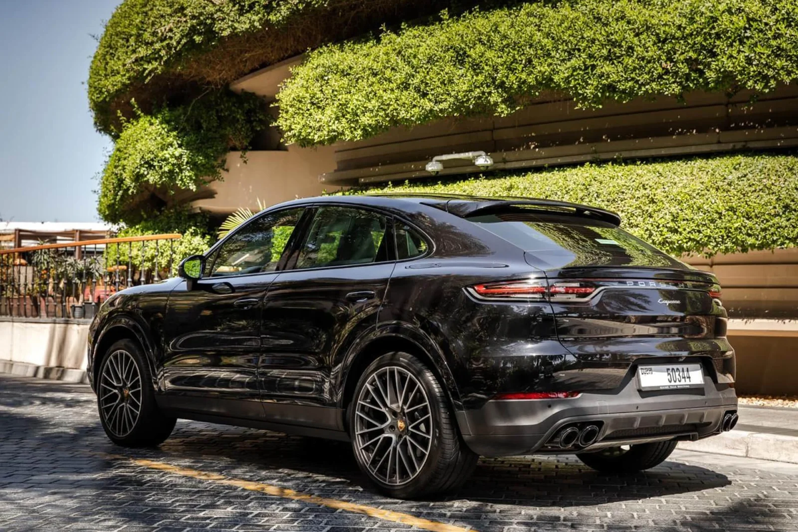 Kiralık Porsche Cayenne Coupe  Siyah 2020 içinde Dubai