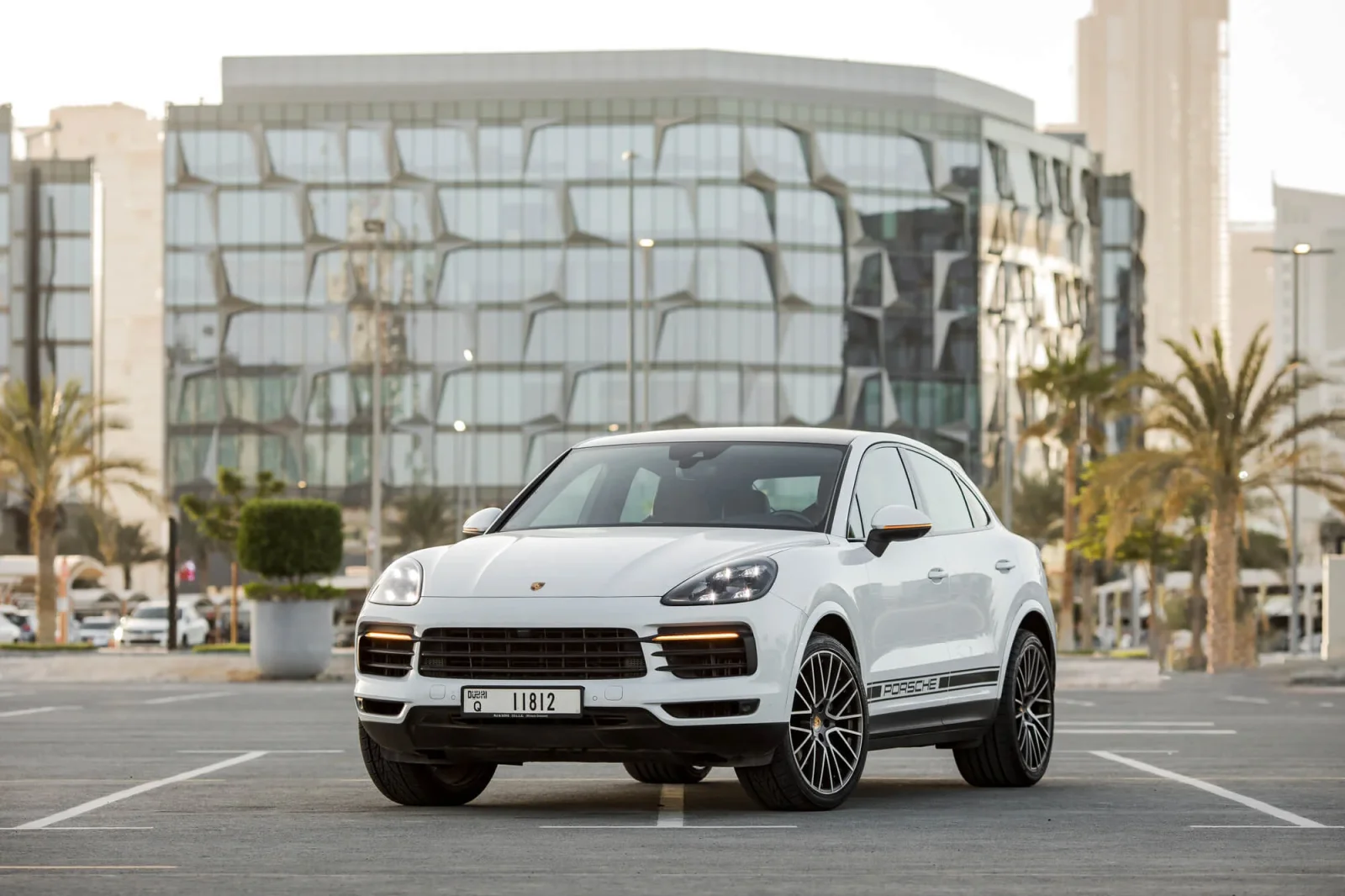 Kiralık Porsche Cayenne Coupe  Beyaz 2020 içinde Dubai