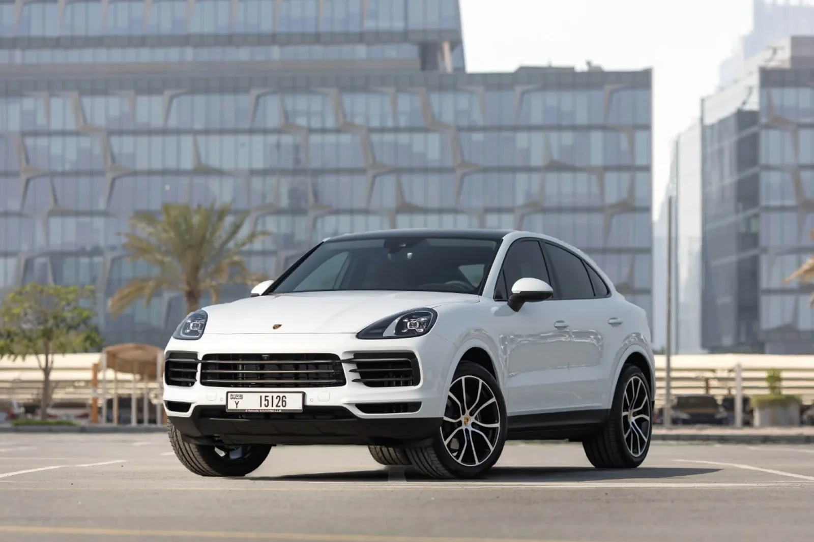 Loyer Porsche Cayenne Coupe  Blanc 2023 en Dubai