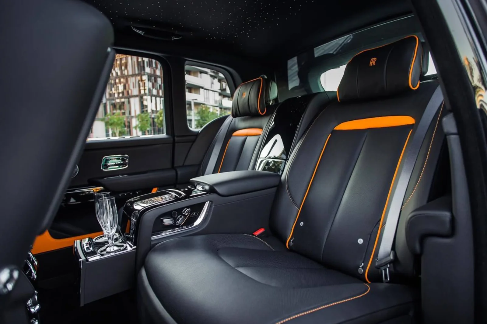 Alquiler Rolls-Royce Cullinan  Negro 2020 en Dubái