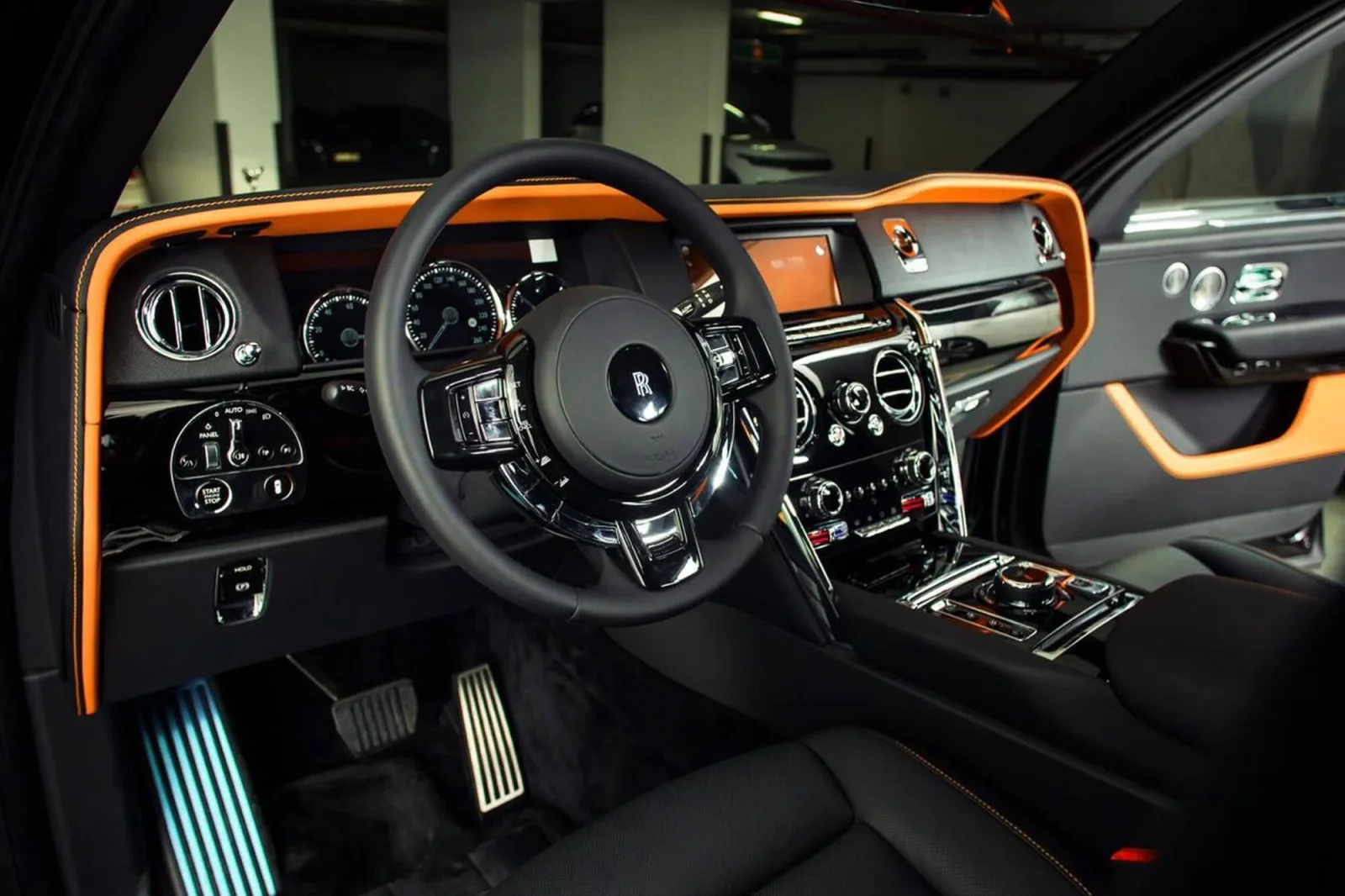 Alquiler Rolls-Royce Cullinan  Negro 2020 en Dubái