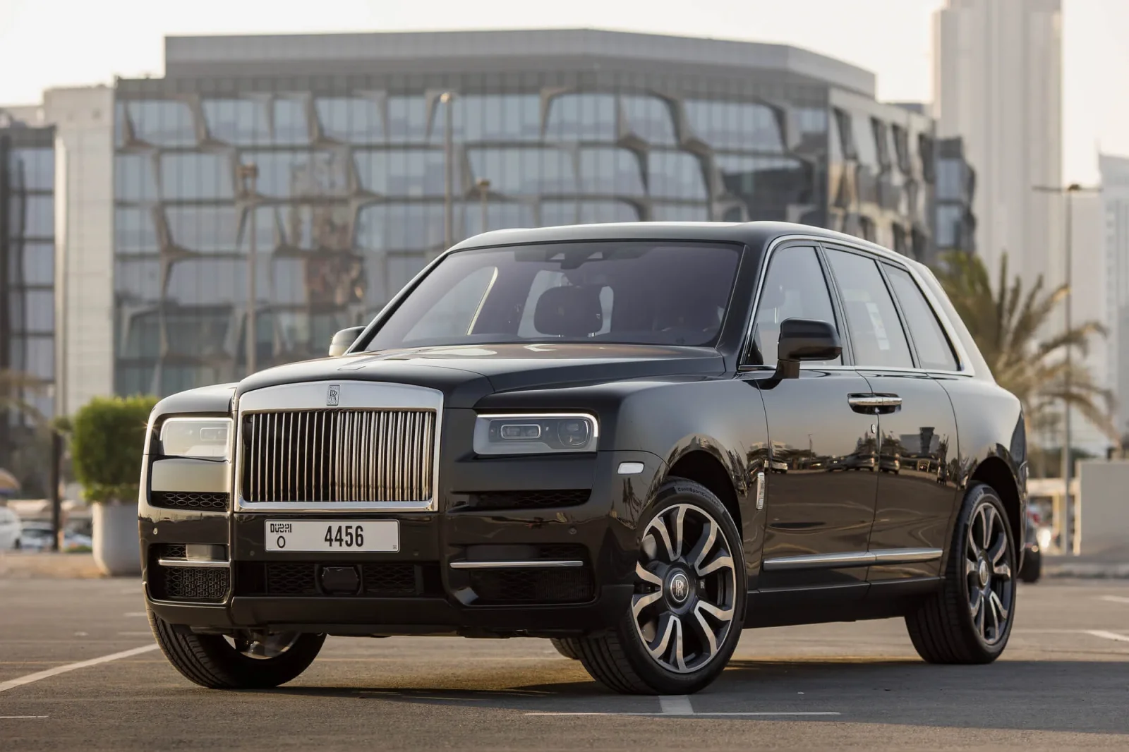 Affitto Rolls-Royce Cullinan  Nero 2022 in Dubai