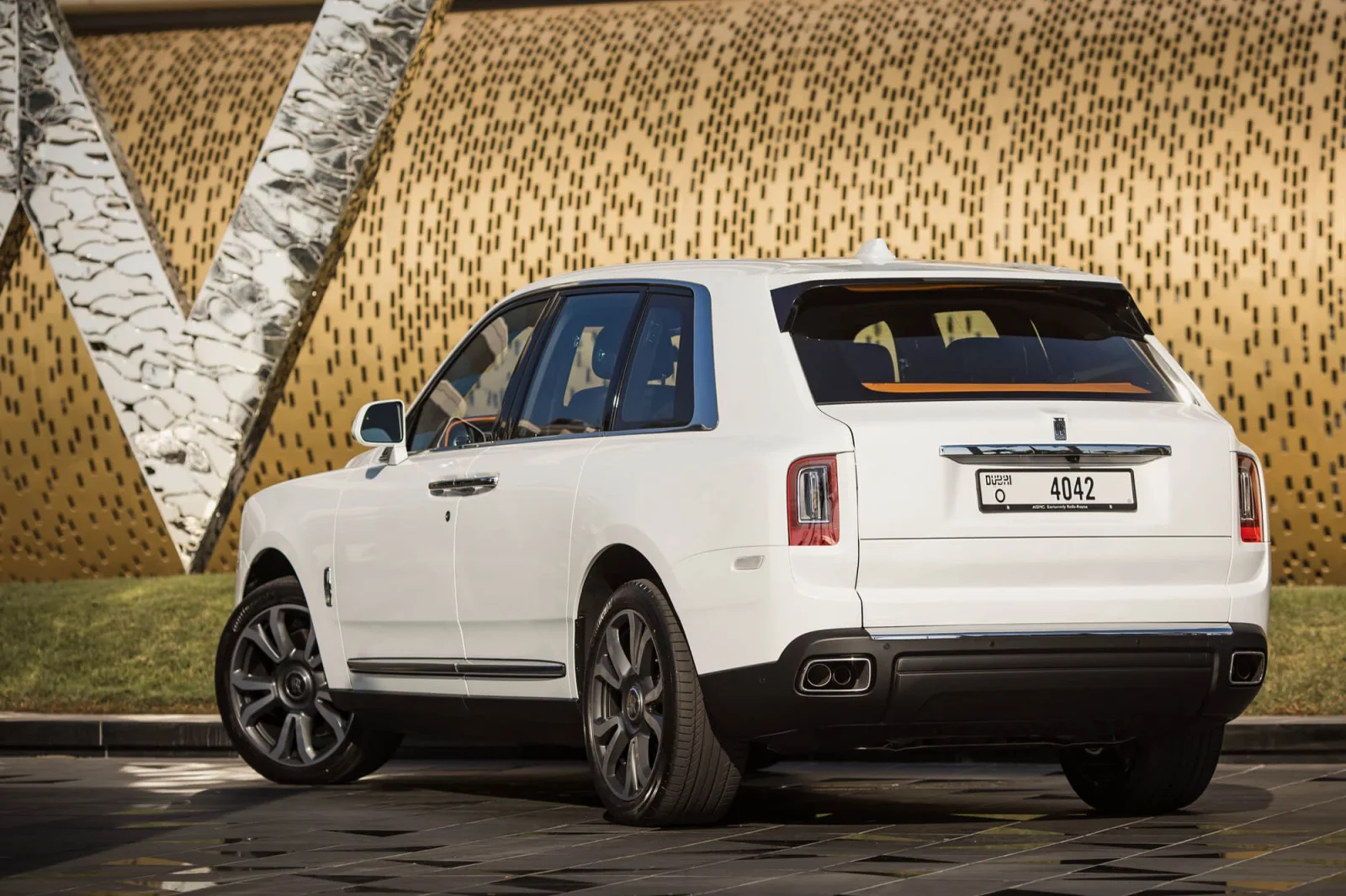 Affitto Rolls-Royce Cullinan  Bianco 2022 in Dubai