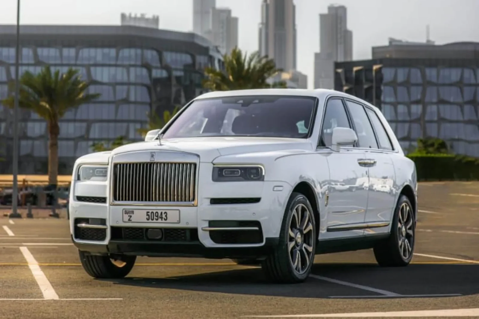 Kiralık Rolls-Royce Cullinan  Beyaz 2023 içinde Dubai