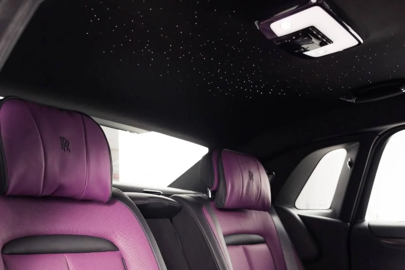 Huren Rolls-Royce Ghost black badge Grijs 2022 in Dubai