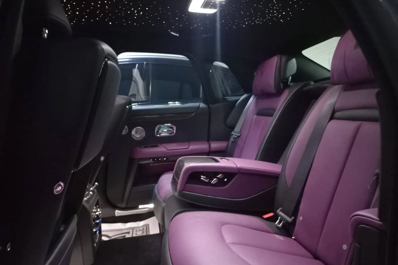 Huren Rolls-Royce Ghost black badge Grijs 2022 in Dubai