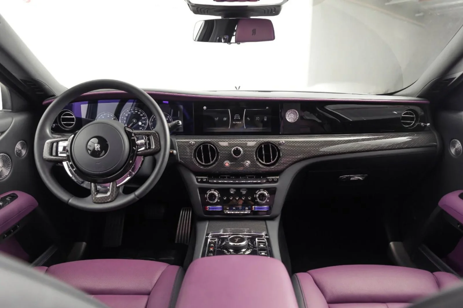 Huren Rolls-Royce Ghost black badge Grijs 2022 in Dubai