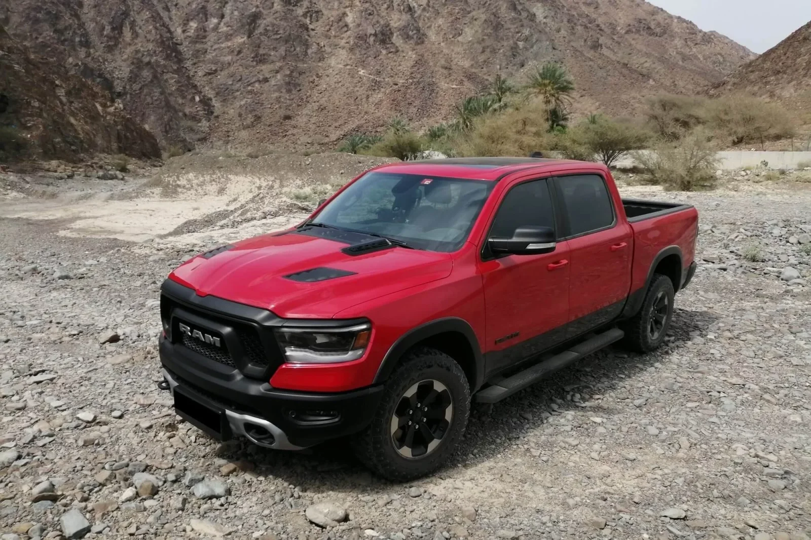 Miete Dodge Ram Rebel 1500 Rot 2021 in der Dubai