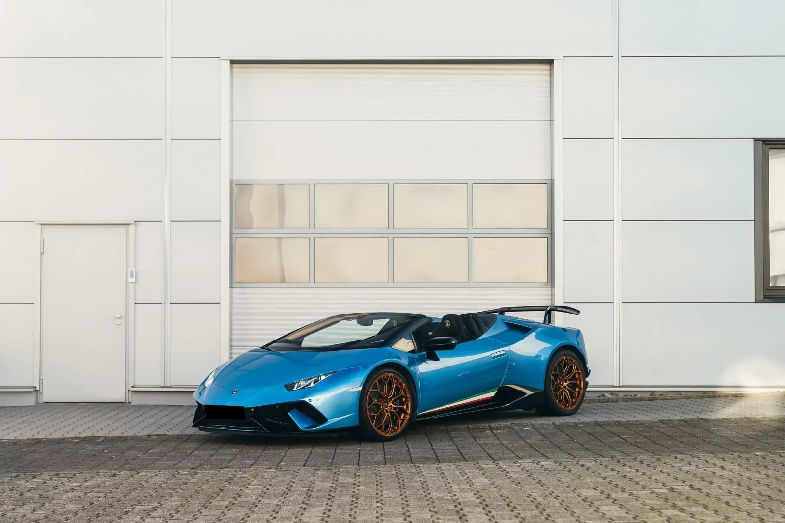 Alquiler Lamborghini Huracan Performante Spyder Azul 2021 en Dubái