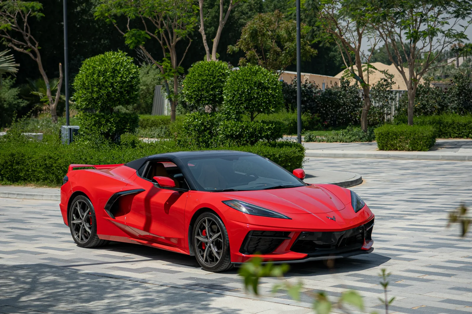 Miete Chevrolet Corvette Stingray Cabrio Rot 2021 in der Dubai