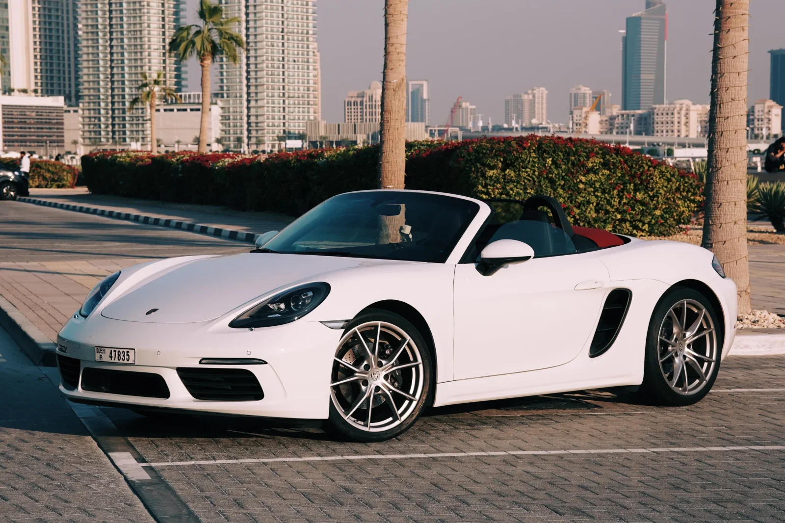 Kiralık Porsche Boxster  Beyaz 2022 içinde Dubai