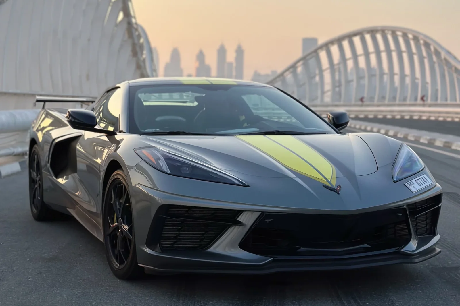 Miete Chevrolet Corvette C8R Grau 2022 in der Dubai