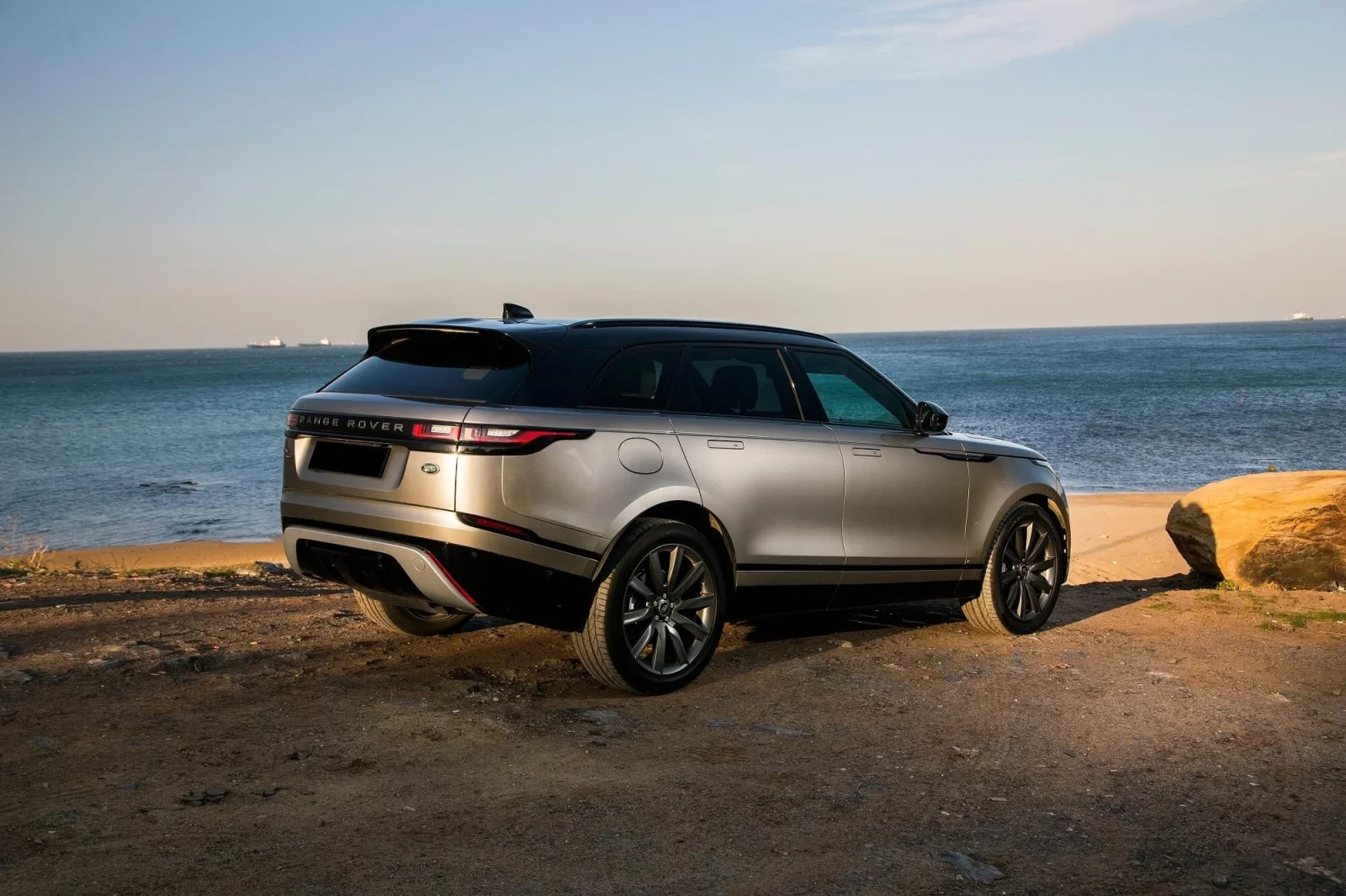 Huren Land Rover Range Rover Velar  Grijs 2021 in Dubai - 4 