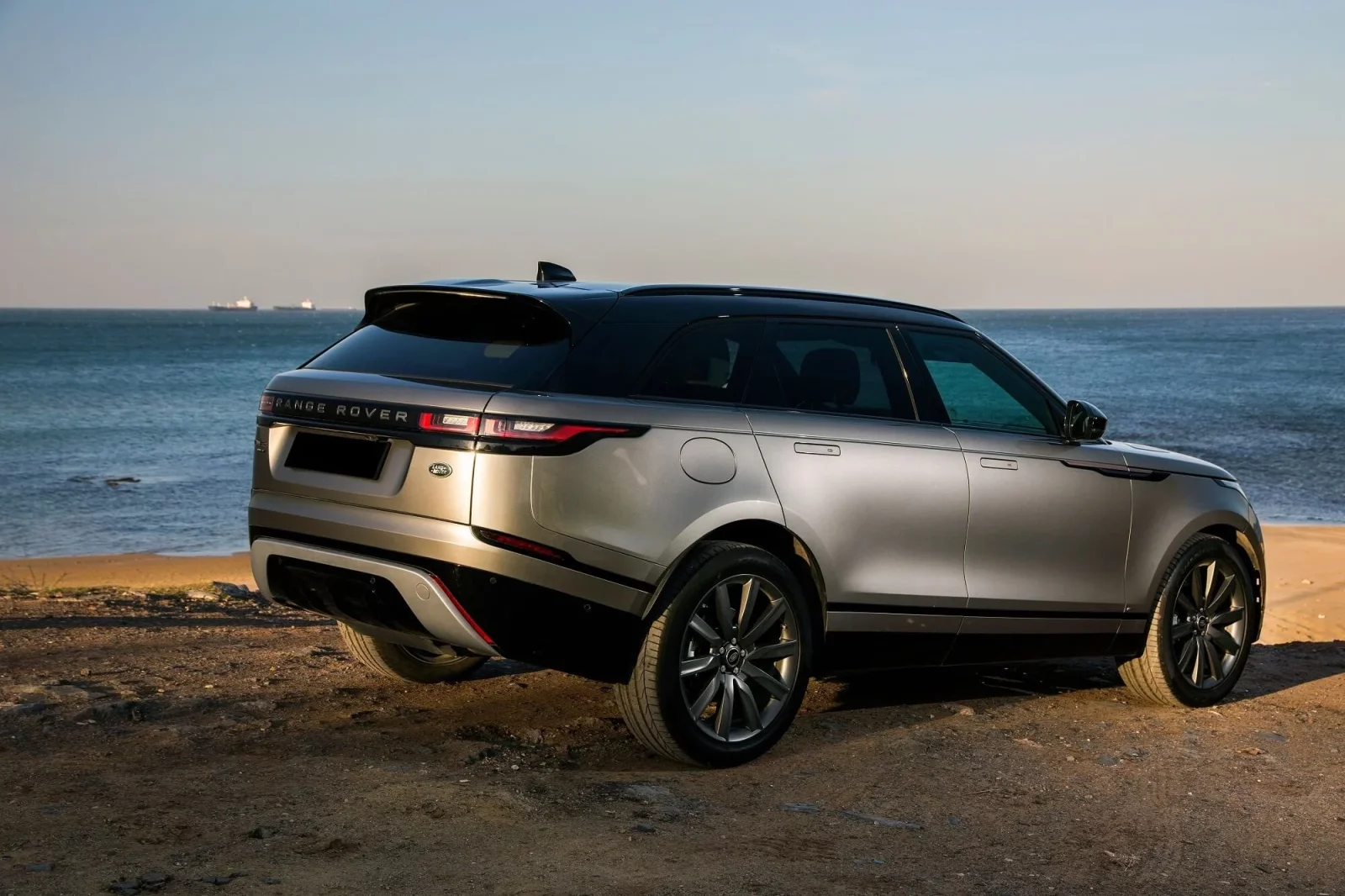 Huren Land Rover Range Rover Velar  Grijs 2021 in Dubai - 3 