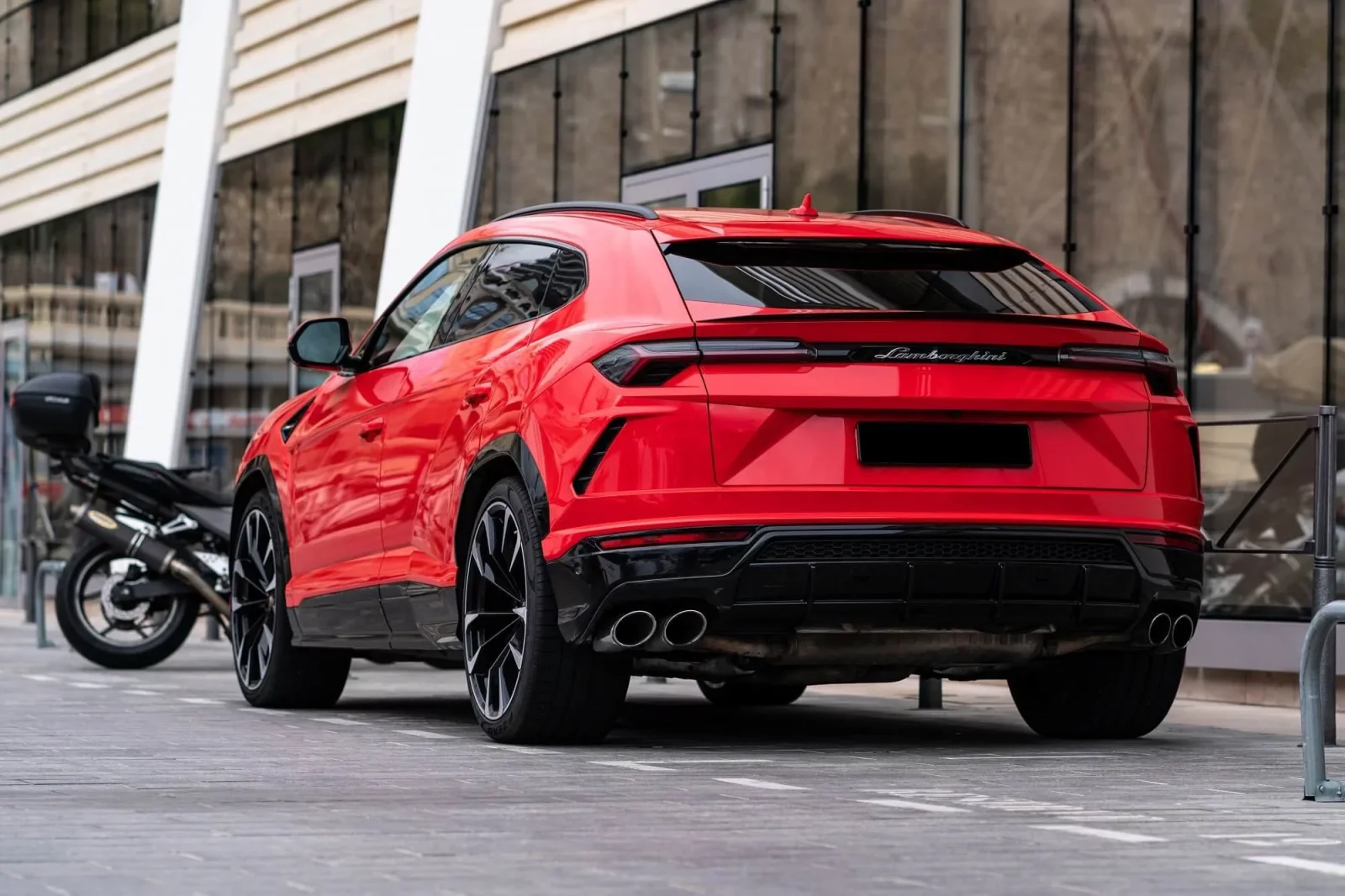 Alquiler Lamborghini Urus  Rojo 2021 en Dubái - 2 