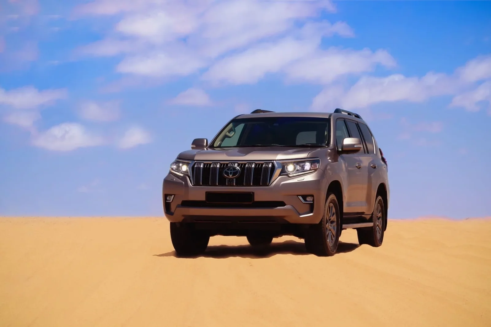 Miete Toyota Land Cruiser Prado  Silber 2021 in der Dubai